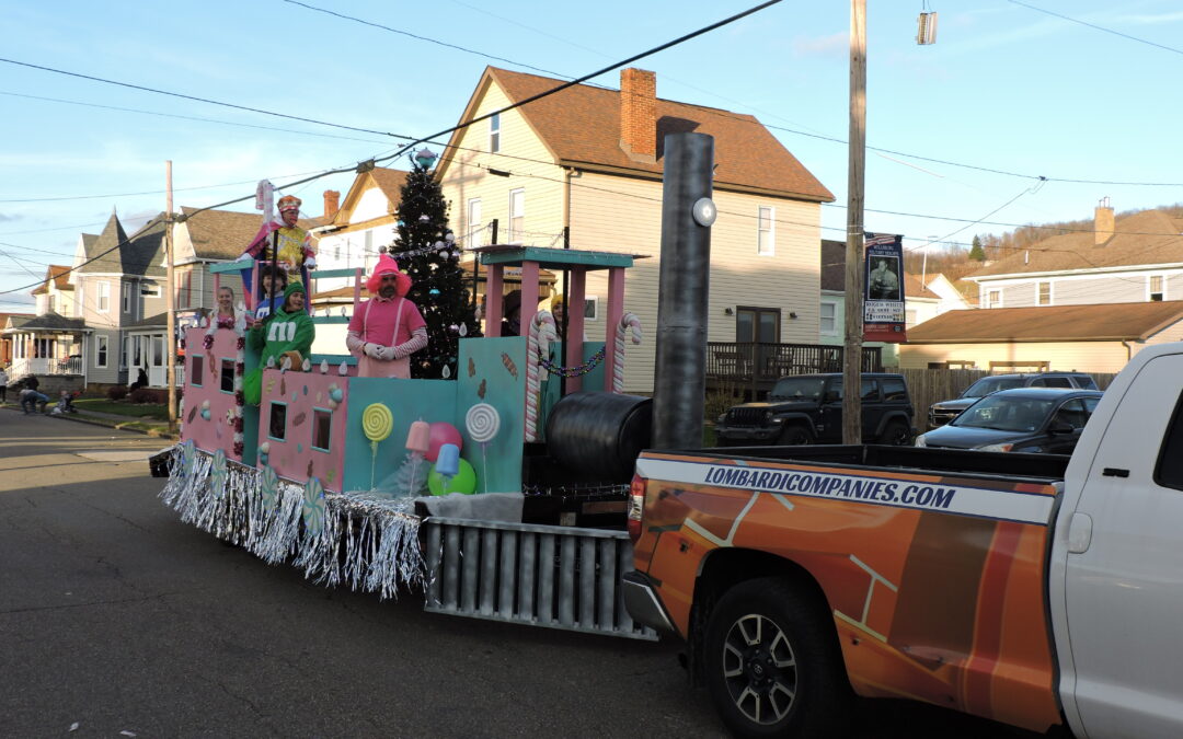 Wellsburg parade helps usher in holiday season